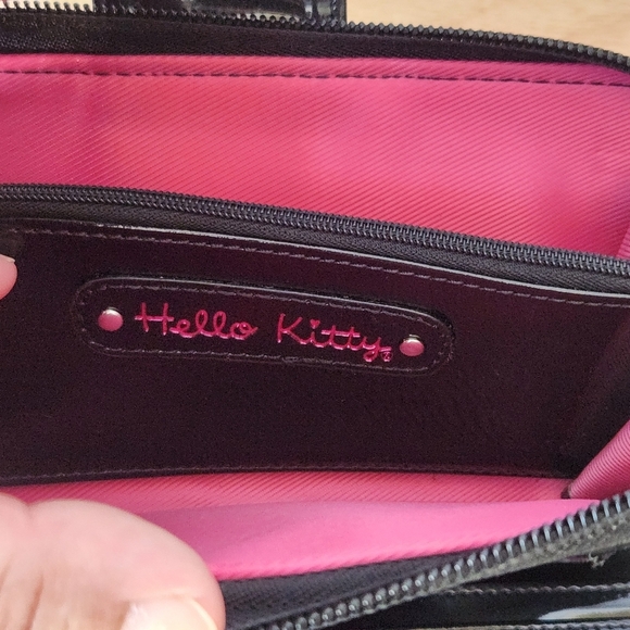 Loungefly Sanrio Hello Kitty Patent Leather Embossed Black Zip Around Wallet - Picture 4 of 8